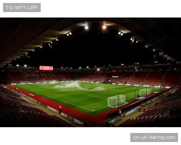 致敬传奇，维拉公园球场赛前为已故名宿举行一分钟掌声仪式