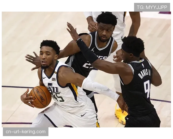 爵士121-93击败国王，替补阵容发挥出色，主场轻松取胜